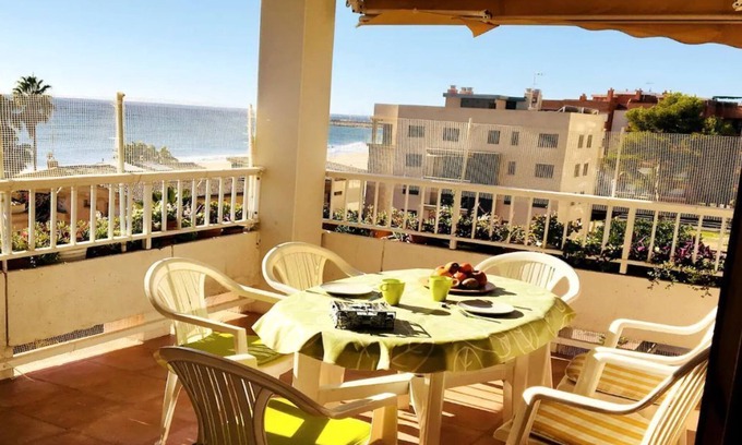 Torredembarra Apartment | SEA VIEW APARTMENT, COMFORTABLE AND BRIGHT.