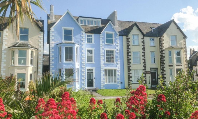Llanfairfechan Apartment | Sea View Apartment
