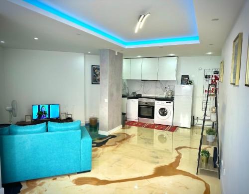 Paco De Arcos Apartment | Sea view apartment & 4 minutes walk to the beach