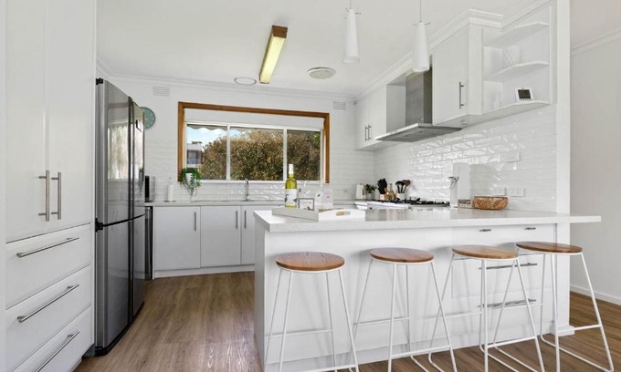 Inverloch House | Sea View Cottage Wifi and Linen included Inverloch