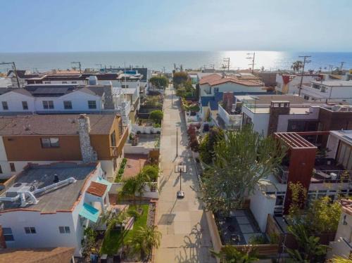 The Strand House | Sea View, Flower Garden, AC, WD, Renovated