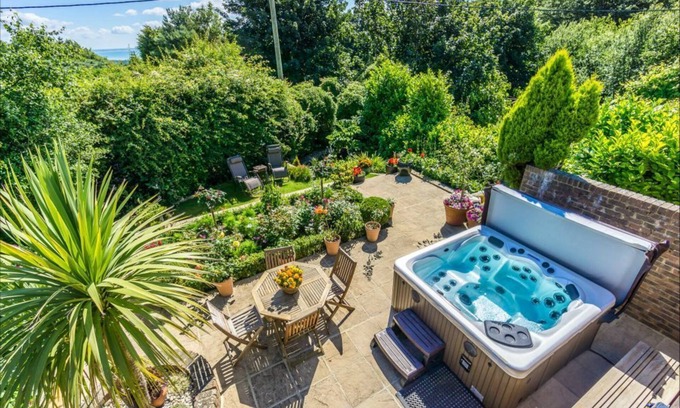 Hastings Apartment | Sea View Holiday Flat - Covehurst Bay