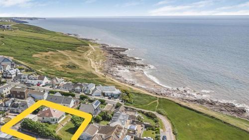 Ogmore-by-Sea House | Sea View Home in lovely Ogmore-by-Sea