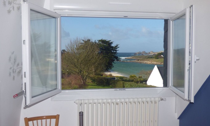 Landunvez House | Sea view, PENFOUL Beach 100 metres away - 80 metres from the coastal path, wifi