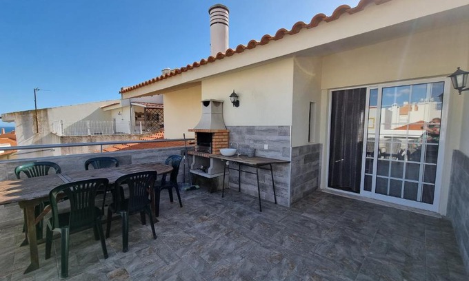 Correeira Apartment | Sea view Penthouse 10 min walking Albufeira old town and Beach Pescadores