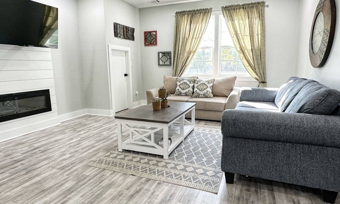 Dale House | Seabrook Coastal Cottage - Beaufort and Parris Island