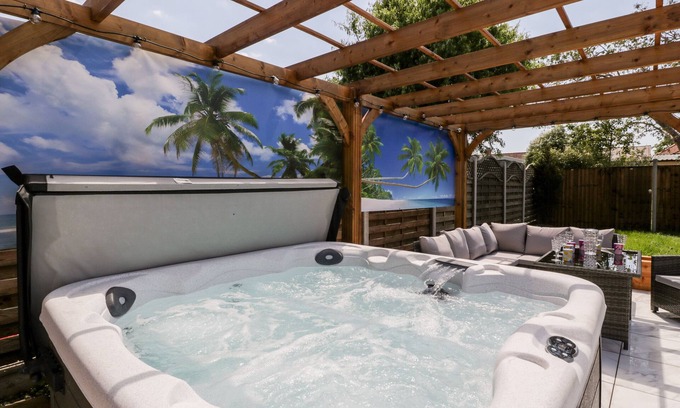 Burnham-on-Sea Cottage | SEACIDER, pet friendly, character holiday cottage in Burnham-On-Sea