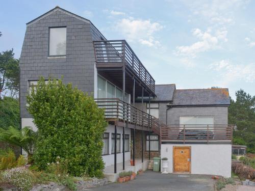 Dartmouth House | Seacliff Cottage