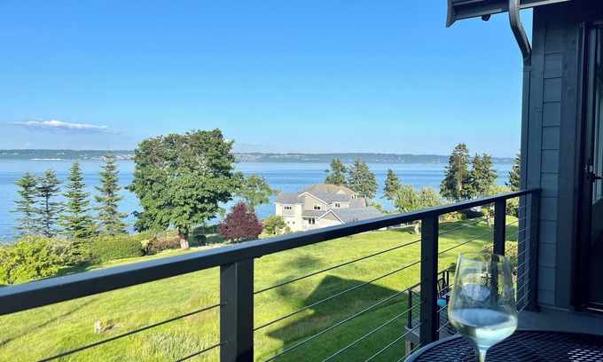 Kingston House | Seaclusion on the Puget Sound - Sea View! Eagles, Orcas, Ships and Beach Access