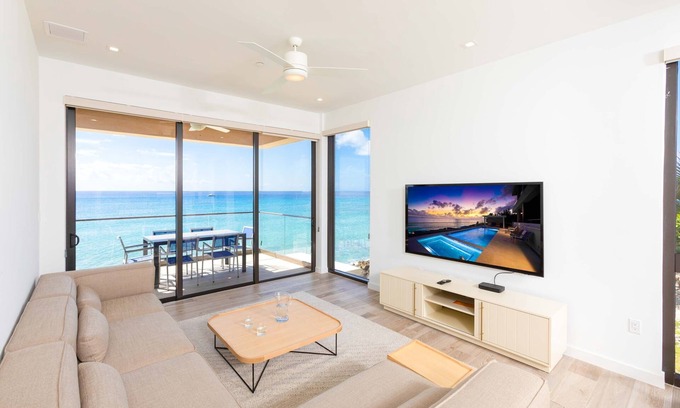 Northwest Point Condo | SeaDreams #4: New West Bay Beach Condos w/Oceanfront Pool, Heated Spa + Rooftop Lounge