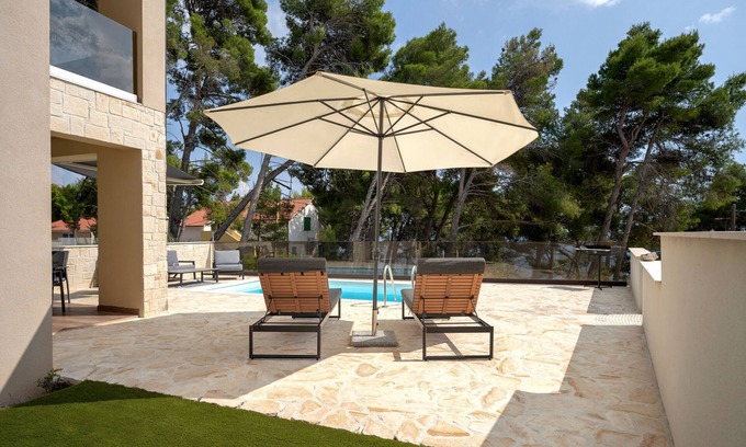 Ivan Dolac Apartment | Seafront Apartment Totally Beach’in + Private Pool