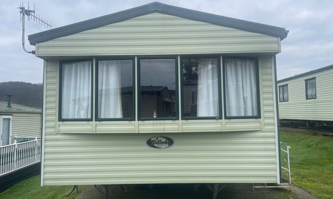 Aberystwyth Ski Chalet | Seafront Cozy Static Caravan with Sea Vievs