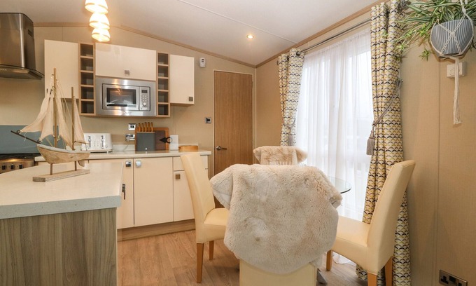 Rhyd-y-clafdy Cottage | Seafront Holiday Home 2