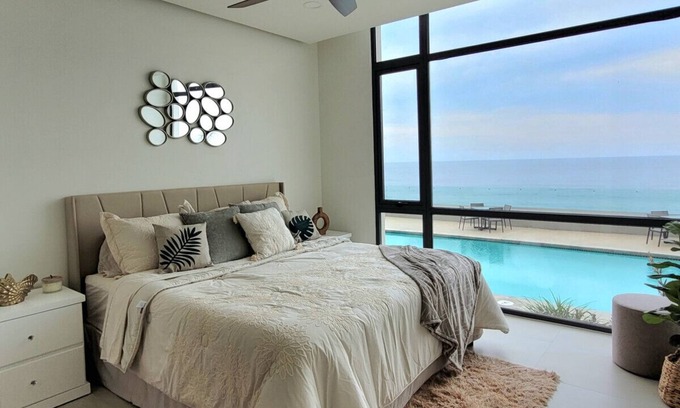 Primo Tapia Condo | Seafront Luxury Seaside Condo + Pool & Jacuzzi