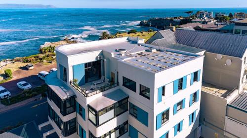 Hermanus City-Centre Apartment | Seafront Penthouse - Marine Court Hermanus