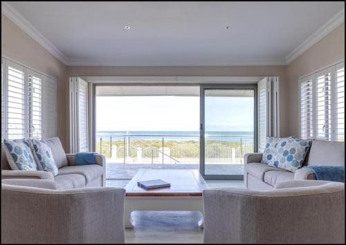Sandbaai House | Seafront Retreat in Sandbaai