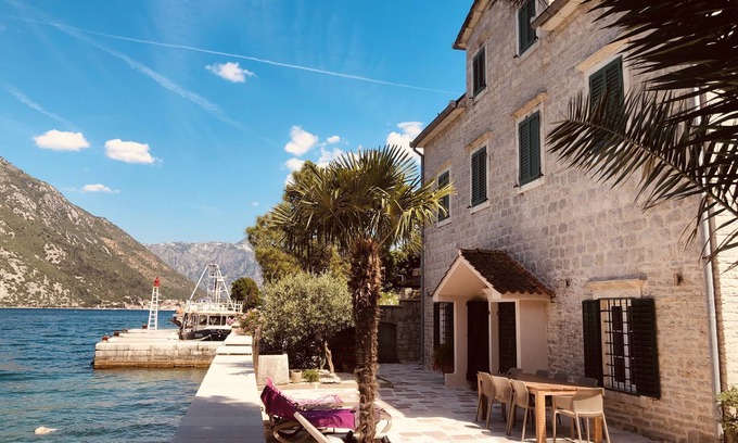 Donja Kostanjica Villa | Seafront Villa TOMA 1865