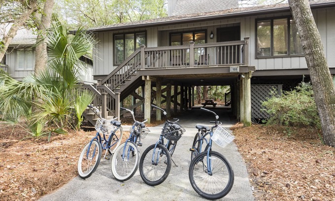 West Beach Cottage | SeaGlass Kiawah – Stylish Cottage Steps from Beach, Pools & Golf
