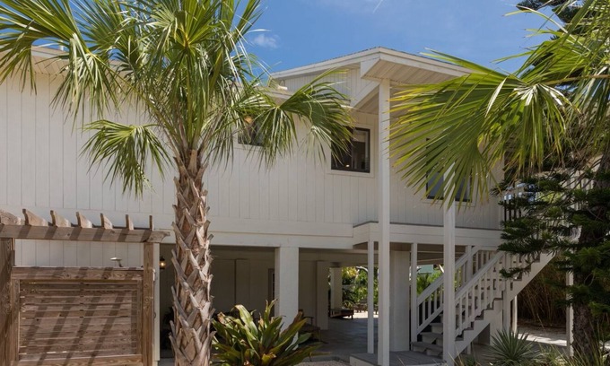 Marineland Acres Cottage | "Seagrape Cottage" Steps to the Beach