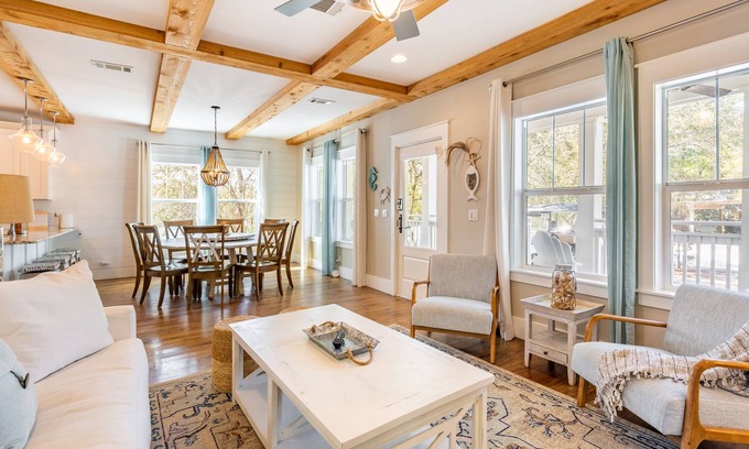 Seagrove Beach Cottage | Seagrove Oasis by Avantstay Pet Friendly Pool & Bbq!