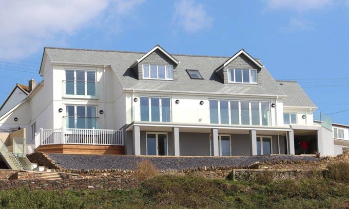 Trenance Cottage | SEAGULLS PERCH, family friendly in Mawgan Porth