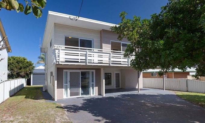 Boat Harbour House | SeaHaven, 2 Richardson Ave - Large home with Aircon, Smart TV, WIFI, Netflix & Boat Parking