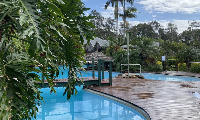 Coffs Harbour Cabin | Seaheaven @ Aanuka Resort Spa Bure with Pool - Tennis - Walk to Beach