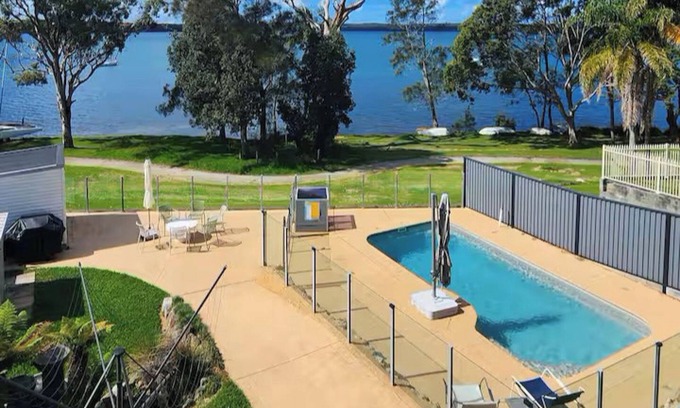 Mannering Park House | Seahorse Lakehouse at Lake Macquarie | Waterfront | Pool | SUPs | Kayaks