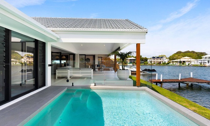 Noosaville House | Seamount Quay 22 - Waterfront views, private pool & fishing from your own jetty