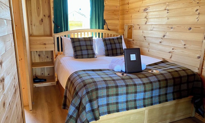 Aird Uig Bed & Breakfast | SEApods Luxury Glamping - Isle of Lewis