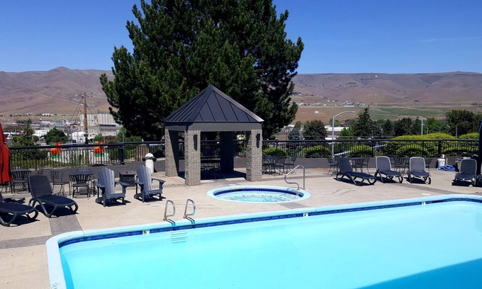 Lewiston Hotel | Seaport Inn and Suites