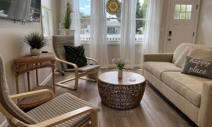 Villas Cottage | Seas the Day by the Bay with Spectacular Sunsets!