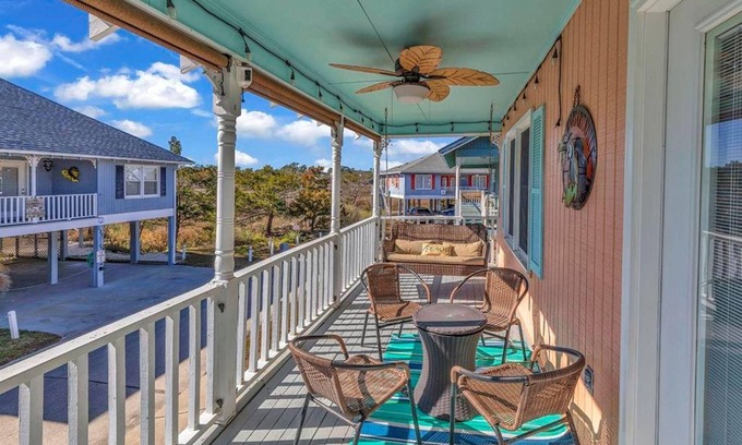 Garden City Cottage | Seas The Waves