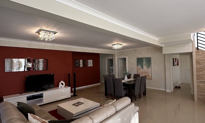 Stirling Estate House | Seascape Beach House - Beachside Family Friendly House