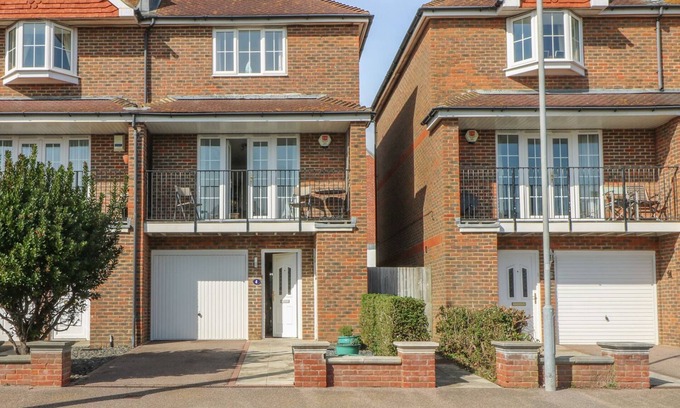 Bexhill-on-Sea Cottage | SEASCAPE, family friendly, country holiday cottage in Bexhill-On-Sea