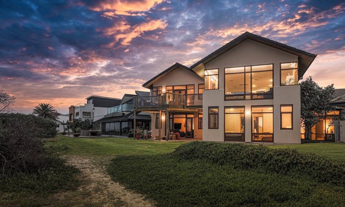 Tennyson House | Seascape - Luxurious Beachfront Retreat at Tennyson