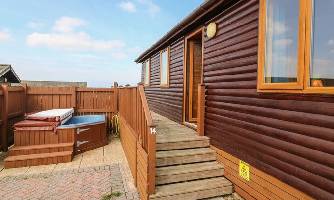 Mullacott Cottage | SEASCAPE RETREAT, pet friendly, with hot tub in Ilfracombe