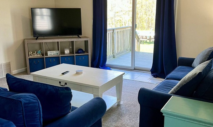 Geneva-on-the-Lake Apartment | Seascape Townhome #67- Sunset Vacation Rentals