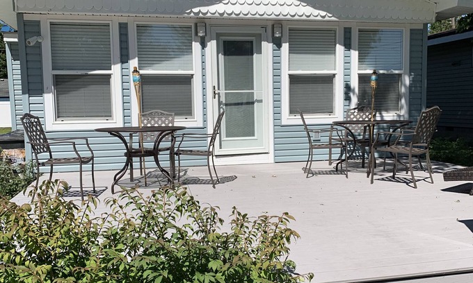 Oak Harbor House | "SEASHELL" 4 Bedroom Home Steps from Lake Erie Sleeps 13