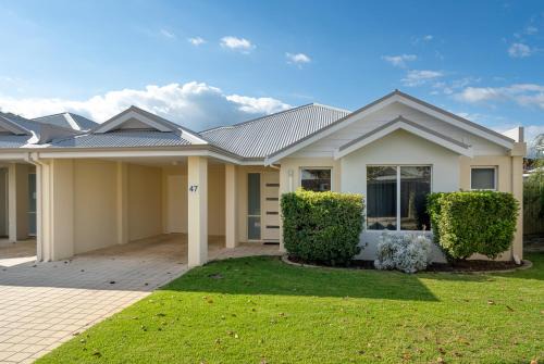 Broadwater House | Seashell Cottage Relaxing Cape View Getaway