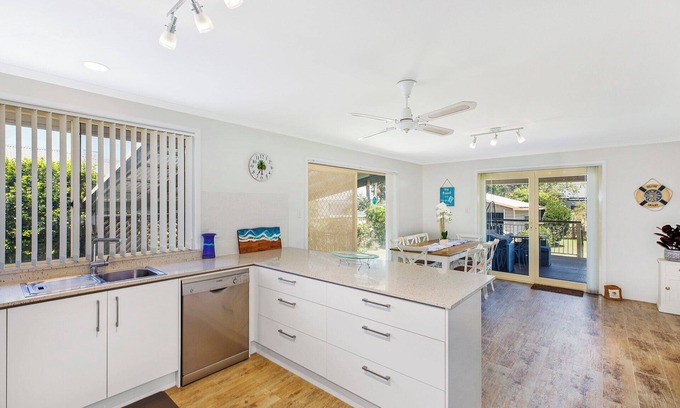 Long Jetty Apartment | Seashells on Eloora