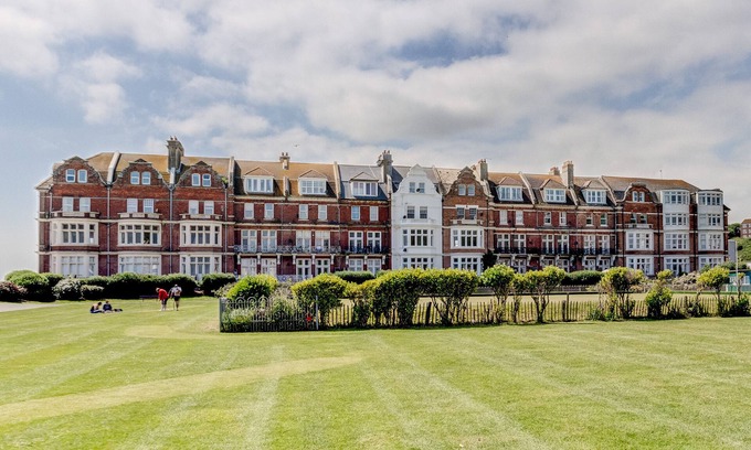 St Leonards-On-Sea Apartment | Seashore