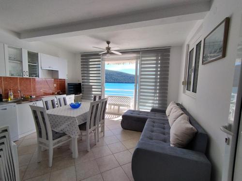 Utjeha Apartment | Seaside Apartment Kruče