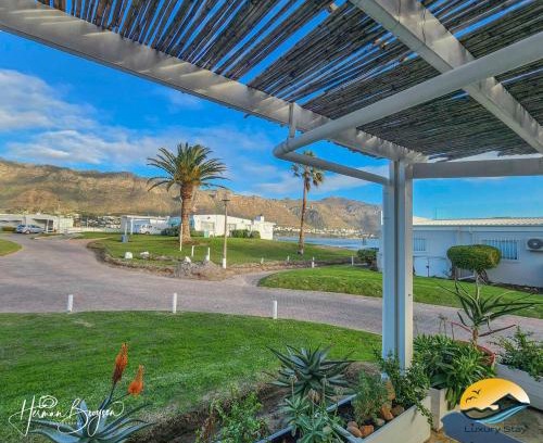 Fleur Park Apartment | Seaside Charm
