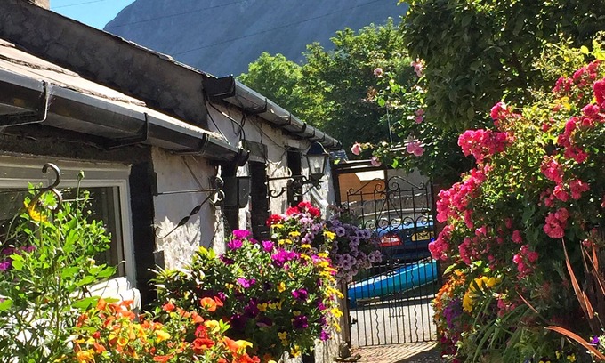 Llanfairfechan Cottage | Seaside Cottage, Dogs Welcome - good walks, by beach & Snowdonia National Park