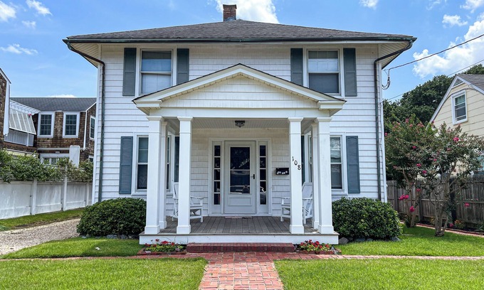 Virginia Beach Cottage | Seaside Cottage: Perfect for Large Families, Just 20 Yards from the Beach!nnnnn
