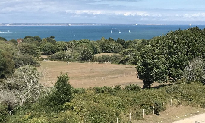 Studland House | Seaside escape 5 double bed, Log fires , walk pub/beach 15mins, sea views