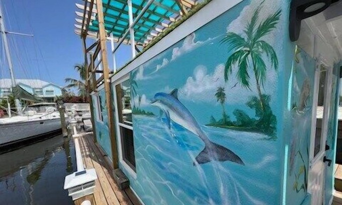 Merritt Island Boat Rental | Seaside Escape A Cozy Houseboat