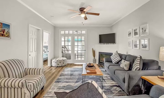 Vaught Condo | Seaside Escape: Pool, Pickleball, Putting Green & More - <2 Miles to the Beach!