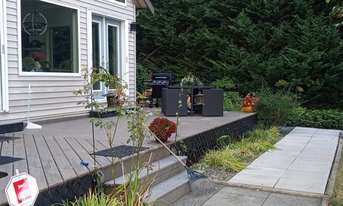 North Oyster House | Seaside ESCAPE Private Oceanfront Pet friendly Sleeps 9+ Pool & Hot Tub